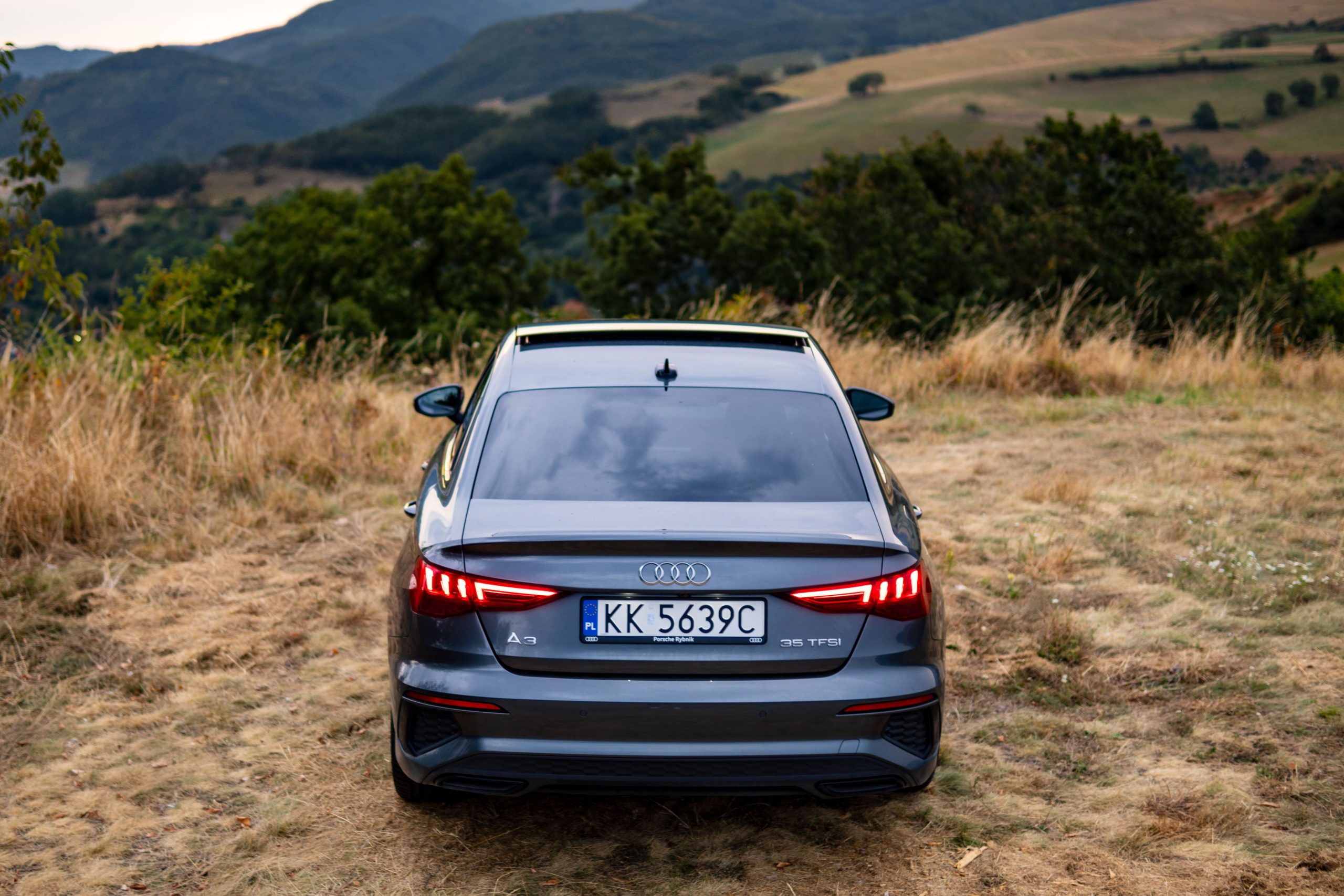 Vue arrière Audi A3 paysage montagneux slovaque
