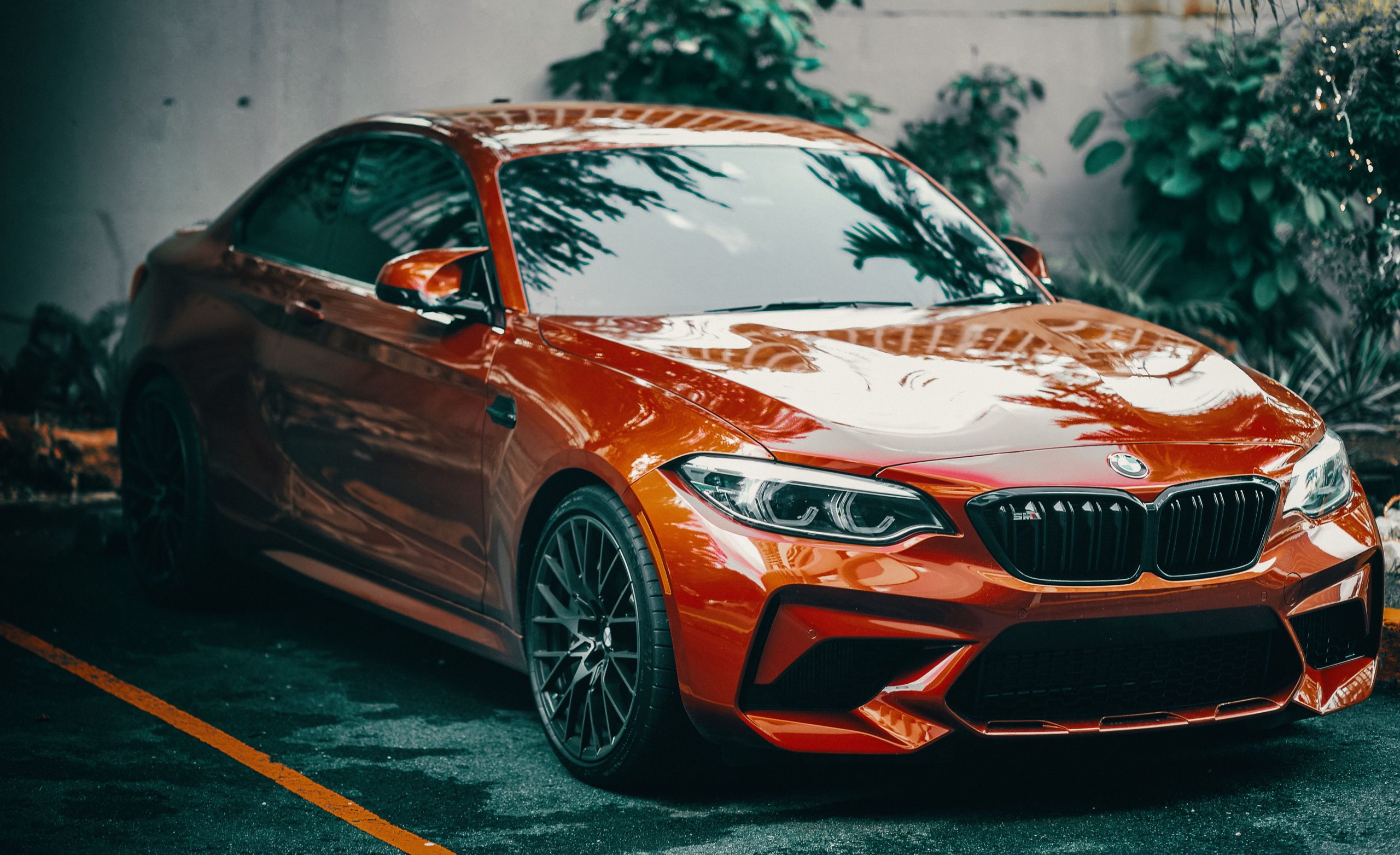 BMW coupé rouge vif design moderne élégant