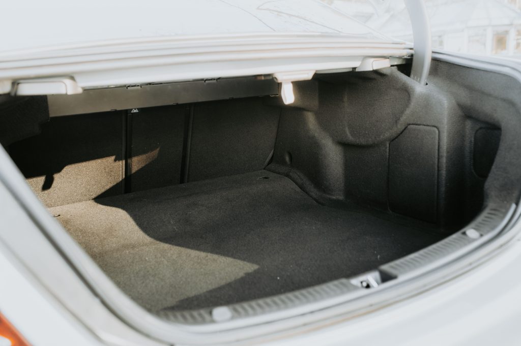 Peugeot 2008 volume coffre : combien de litres rentrent vraiment ?